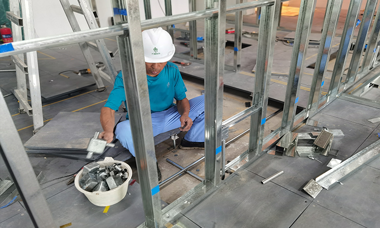 閔行外企海道爾夫辦公室施工現(xiàn)場齊建施工人員 閔行外企海道爾夫辦公室施工現(xiàn)場齊建施工人員